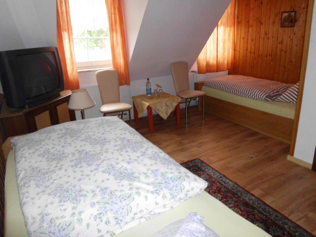 Hotel Zum Ruecking نورتهايم الغرفة الصورة
